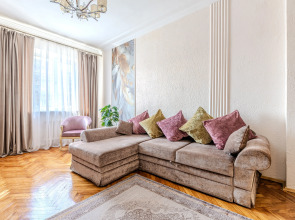 Квартира Трехкомнатная на Проспекте Независимости 23