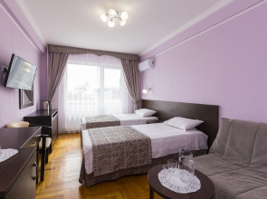 Санаторий Курортная Поликлиника им. Н.И. Пирогова с Пансионатом с Лечением Искра