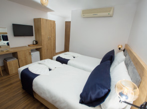 Отель Golden Street