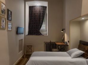 Отель Brick Walls Hotel