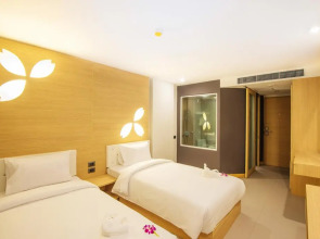 Отель Clarion Patong Beach