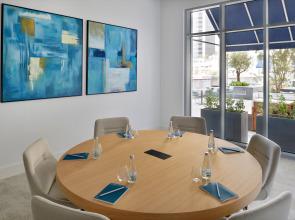 Отель Vida Creek Harbour