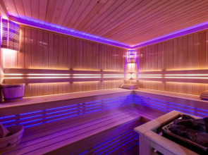 Aprilis Deluxe Hotel