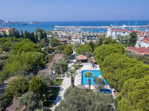 Risus Garden Marina Hotel