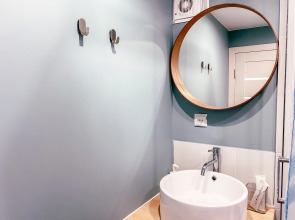 Arctic House Yellow в центре города