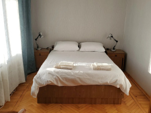 Na Pervomayskoy 13 Flat