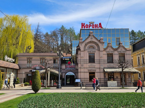 Отель Корона