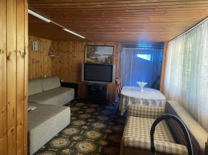 Uyutny Domik U Krasavtsa Evkalipta Private house