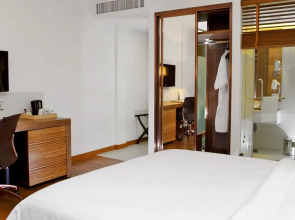 Отель Sacha's Hotel Uno