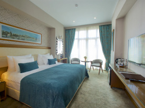 Momento Golden Horn Hotel