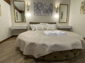Dvukhkomnatnye Vip 5 Dvorik Druzey Apartments
