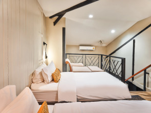 Отель Prince Theatre Heritage Stay