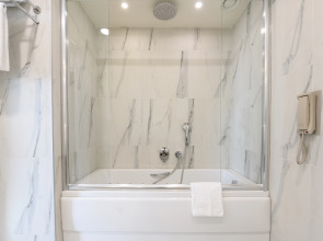 Отель La Quinta by Wyndham Istanbul Gunesli