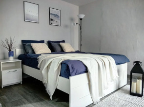 V Tsentre ryadom s krasivoj naberezhnoj Flat