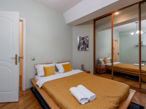 Prostornye Ryadom S Ploschadyyu Pobedy Apartments