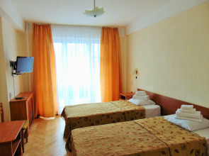 Санаторий Курортная Поликлиника им. Н.И. Пирогова с Пансионатом с Лечением Искра