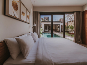 4 BR Berawa 5 min Walk Beach Enclosed Living Room Villa