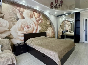 Na Antichnom Prospekte U Morya Flat