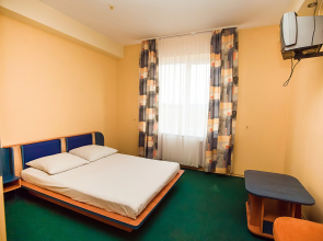 Jam Rakovets Hotel