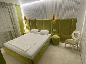 S vidom na Kavkazskie gory i basseyn Flat
