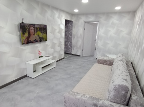 2-K. S Novym Remontom 2 Etazh Flat