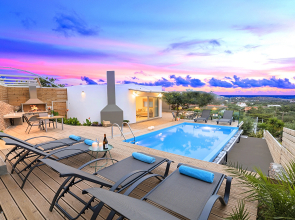 Villa Canes Heated Pool