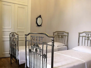 Отель Old Tbilisi Rooms 38