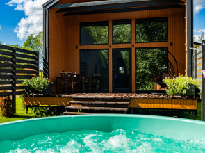 Barnhaus №1 s drovyanoj banej i goryachej kupel'yu, na 7 gostej Private House