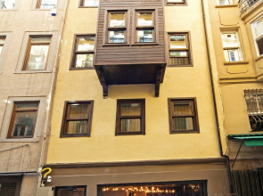 Meroddi Galata Mansion