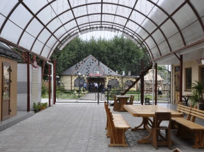 Mini-Hotel Razvlekatelnyij Kompleks VLADA