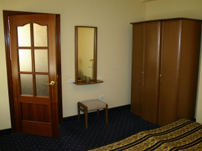 Отель Корона