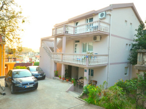 Čenić Apartments