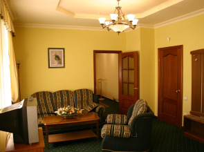 Отель Корона