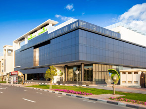 Отель Lemon Tree Hotel Jumeirah Dubai