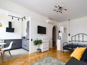 Stalinka s Vidom na Ploschad Pobedy Apartments