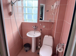 Отель Qeroli old town