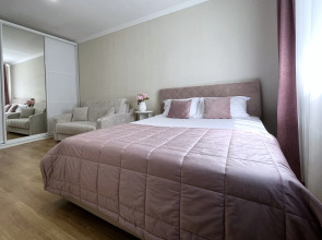 V Tsentre Goroda Apartments