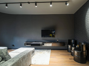 Апартаменты евротрёхкомнатные Stepanenkov в стиле лофт на Горького 24