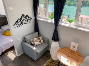 Студия с видом на озеро и горы на улице ГЭС