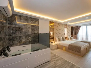 Luxury Airport Hotel by Zazzoni