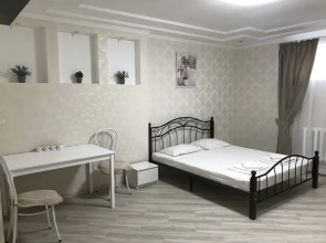 25-J Chas Hotel