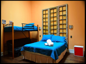 Santiago Backpackers