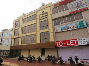 OYO 10472 Hotel Queen
