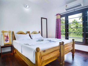 Sreekrishna Houseboats