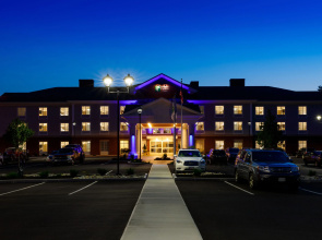 Holiday Inn Express & Suites Sturbridge by IHG