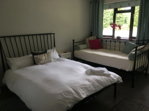 Pinewood Lodge