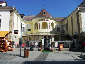Astoria Panzió Café & Bar