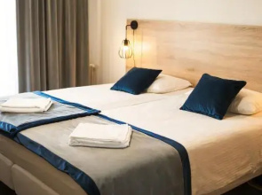 Gold Hotel