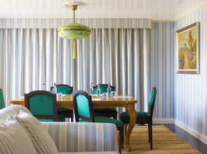 Отель Graduate by Hilton Cambridge