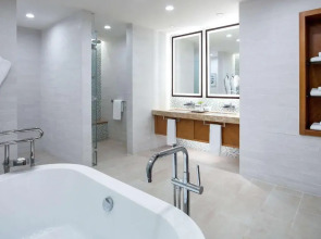 Отель Swissotel Al Ghurair 